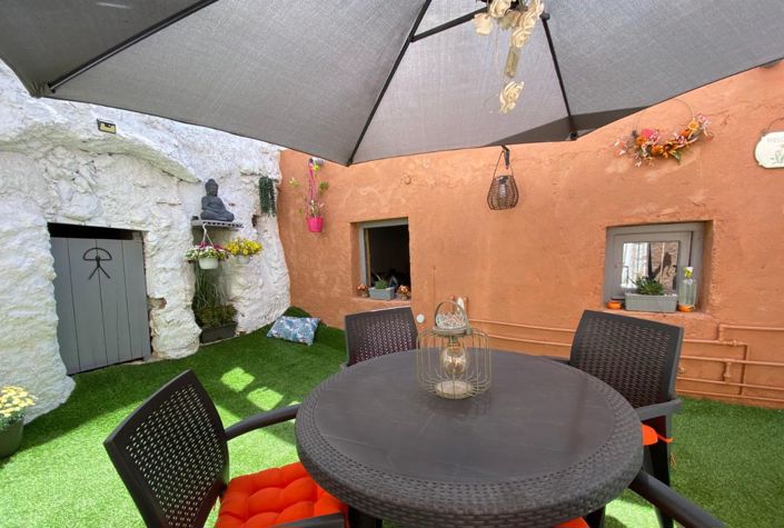 Image No.24-5 Bed Townhouse for sale