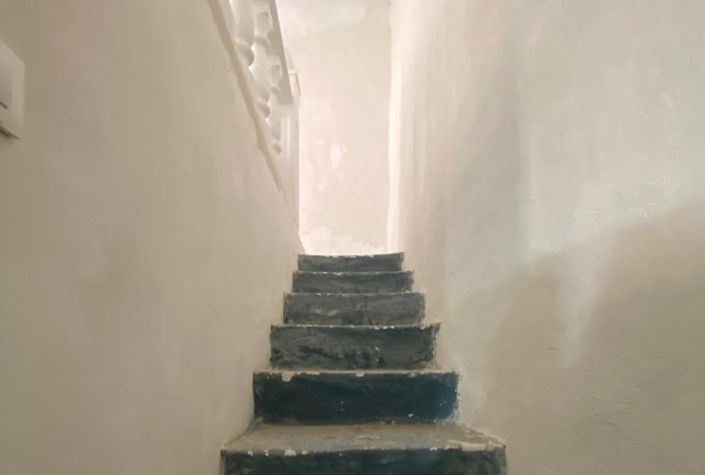 Image No.28-5 Bed Townhouse for sale