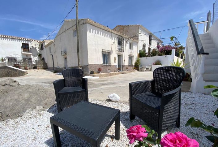 Image No.40-5 Bed Townhouse for sale