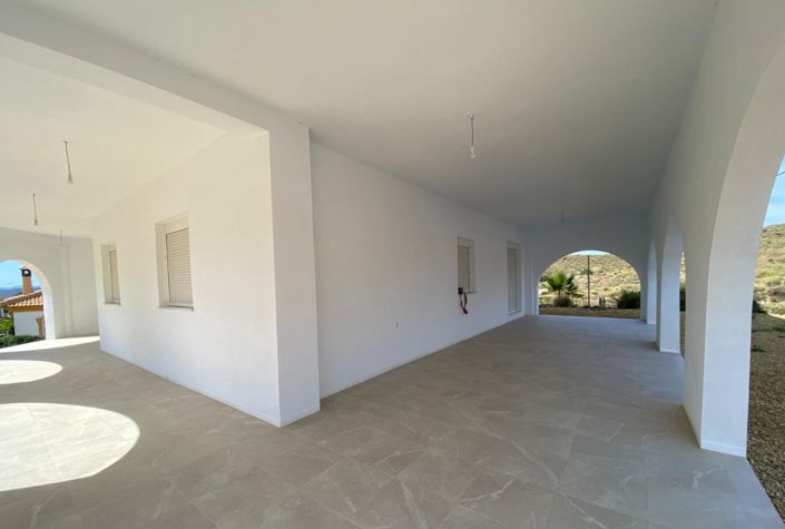 Image No.2-4 Bed Villa for sale