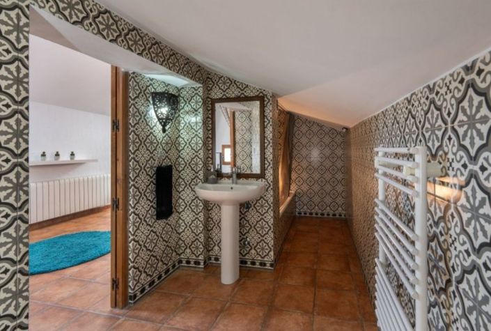 Image No.17-4 Bed Townhouse for sale