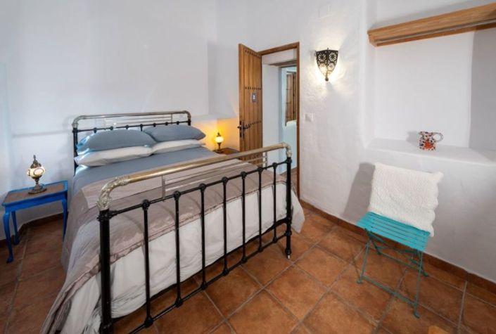 Image No.24-4 Bed Townhouse for sale