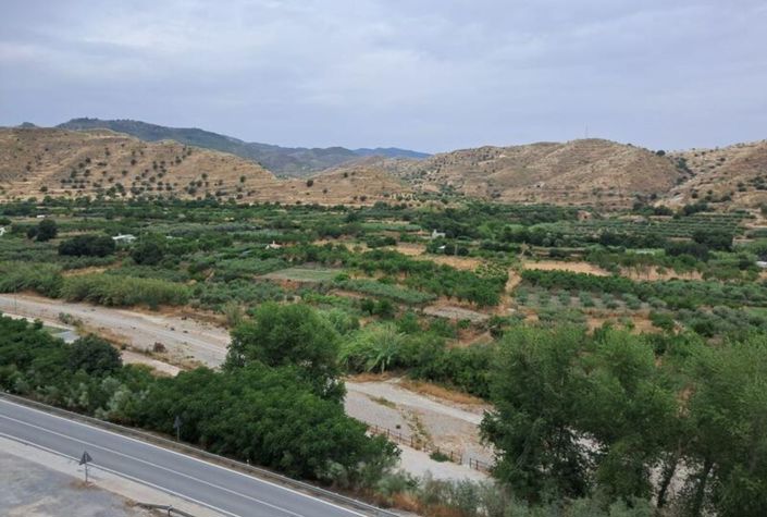 Image No.10-3 Bed Townhouse for sale