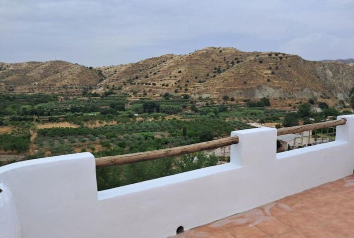 Image No.23-3 Bed Townhouse for sale