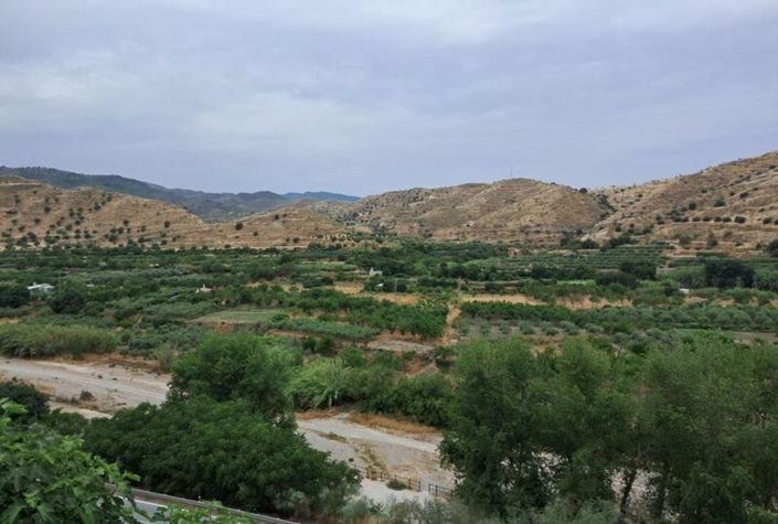 Image No.24-3 Bed Townhouse for sale