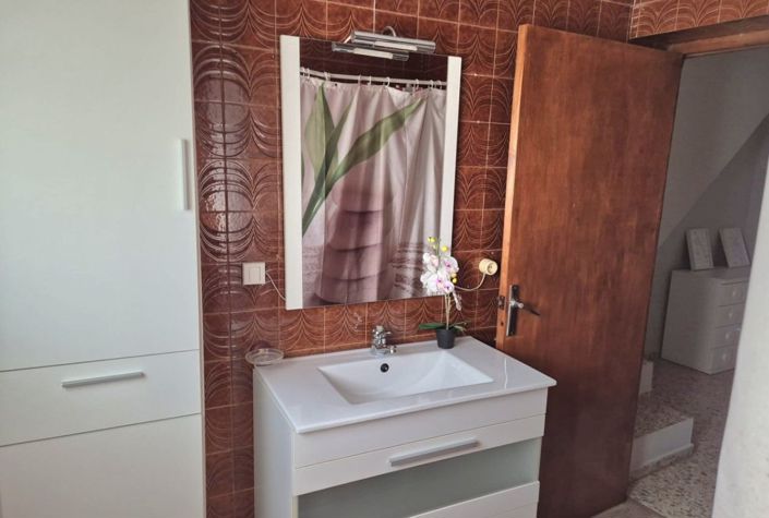 Image No.18-2 Bed Townhouse for sale