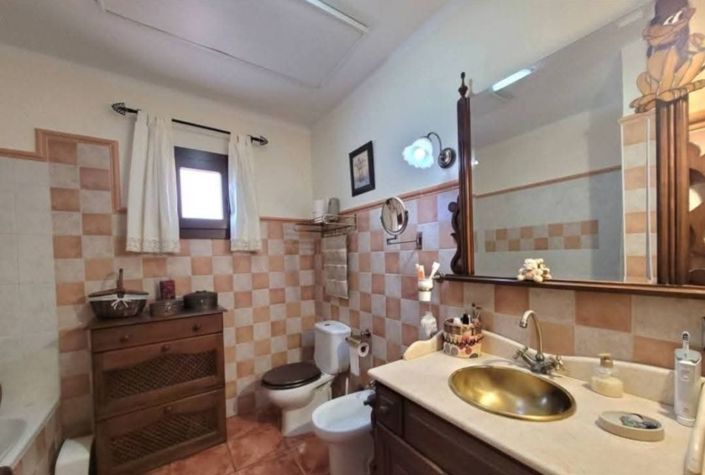 Image No.27-3 Bed Country House for sale