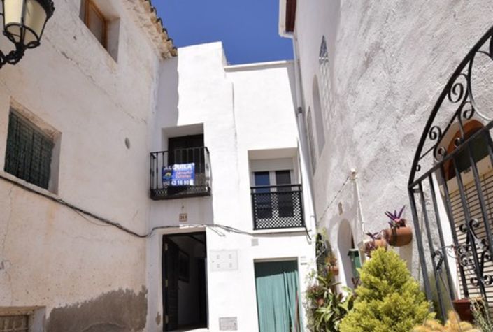 Image No.1-3 Bed Townhouse for sale