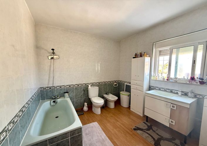 Image No.12-3 Bed Villa for sale