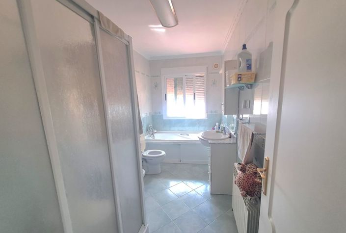 Image No.24-5 Bed Cottage for sale