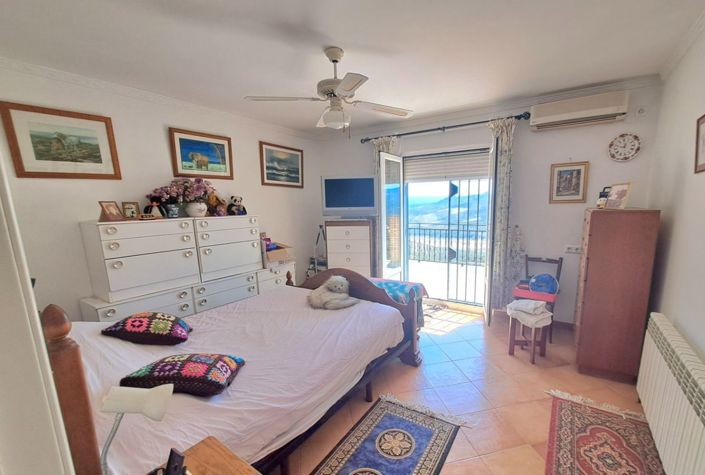 Image No.6-5 Bed Cottage for sale