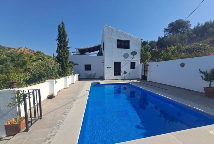 Image No.1-7 Bed Country House for sale