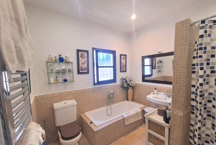 Image No.24-7 Bed Country House for sale