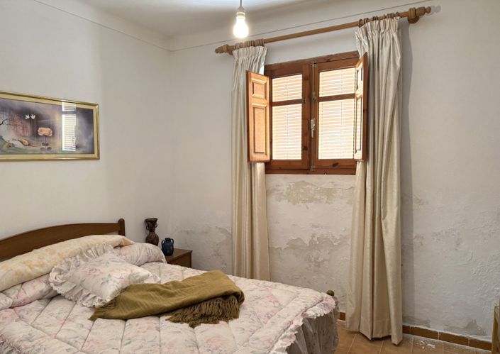 Image No.11-3 Bed Townhouse for sale