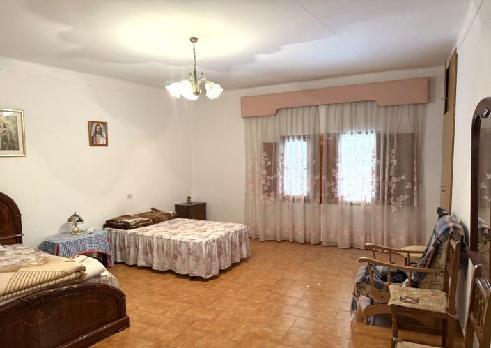 Image No.13-3 Bed Townhouse for sale