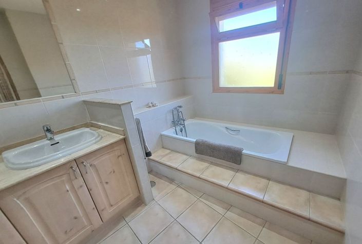 Image No.25-6 Bed Villa / Detached for sale