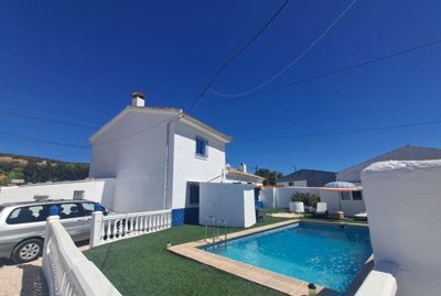 7 Bed Country House for sale