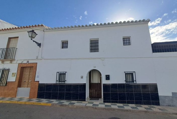 Image No.1-5 Bed Townhouse for sale