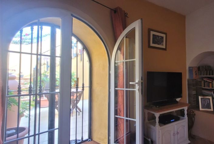 Image No.10-3 Bed Country House for sale