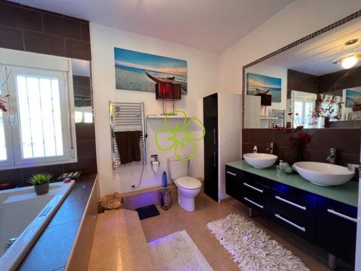 Image No.18-5 Bed Villa for sale