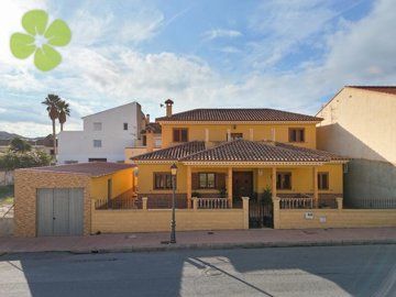 5 Bed Villa for sale