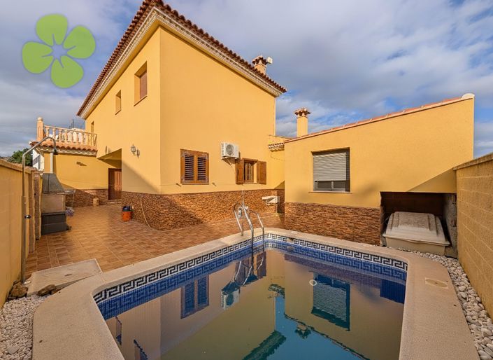 Image No.2-5 Bed Villa for sale