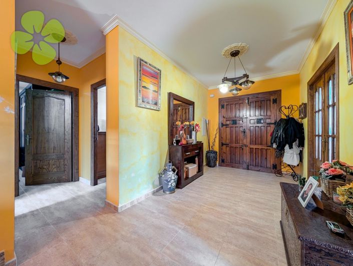 Image No.3-5 Bed Villa for sale