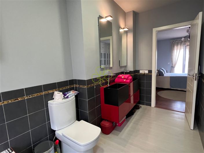 Image No.11-3 Bed Flat for sale