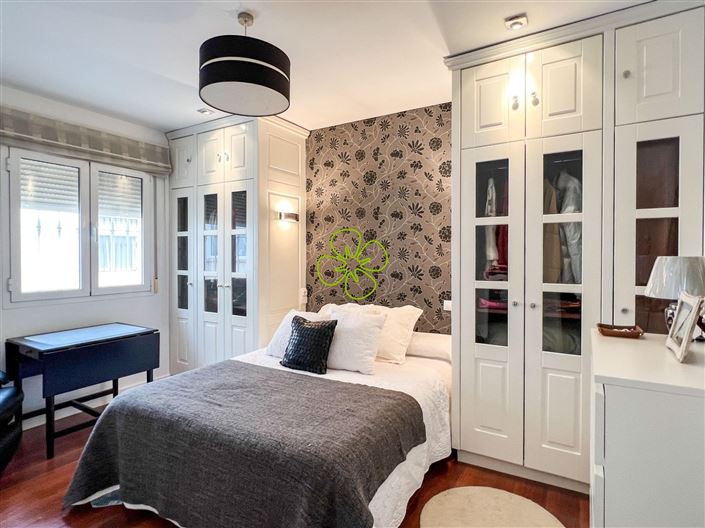 Image No.12-3 Bed Flat for sale