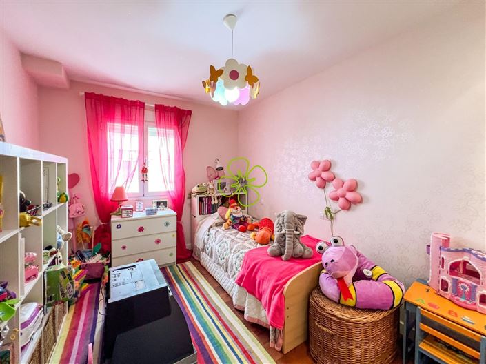 Image No.17-3 Bed Flat for sale