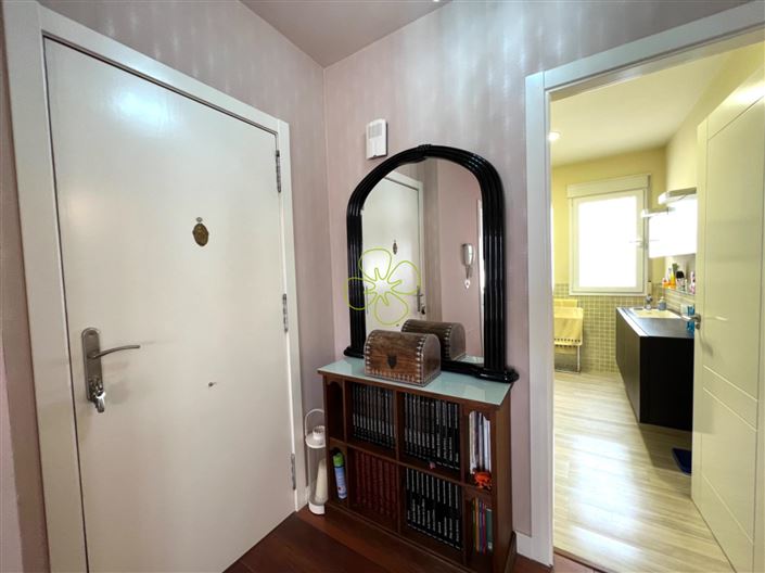 Image No.19-3 Bed Flat for sale