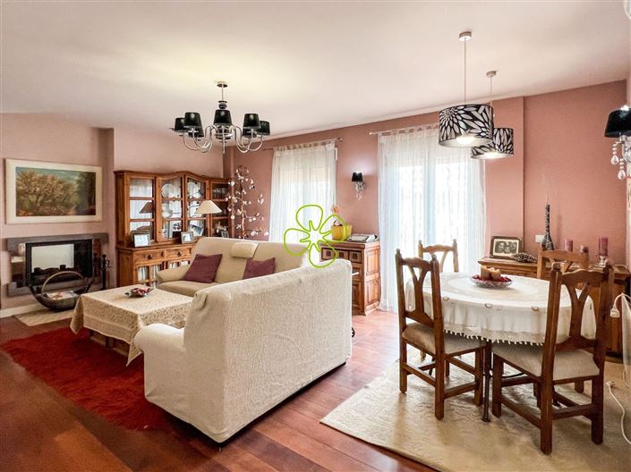 Image No.3-3 Bed Flat for sale