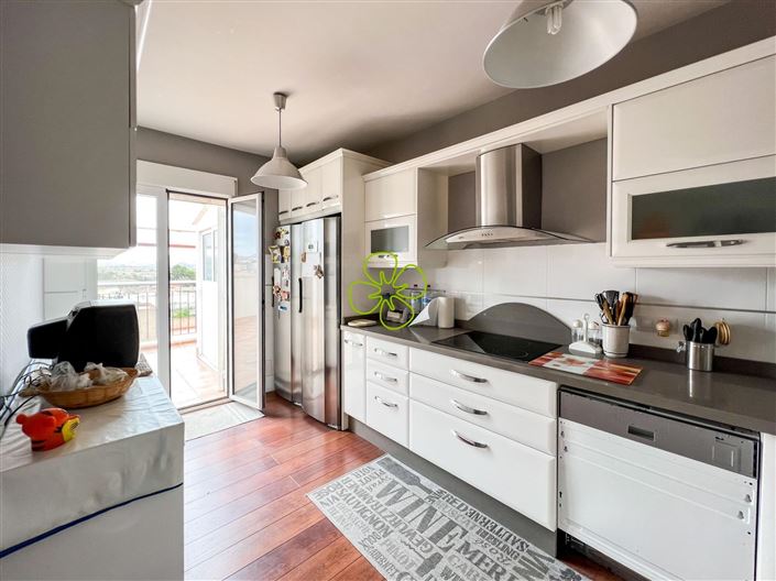 Image No.5-3 Bed Flat for sale