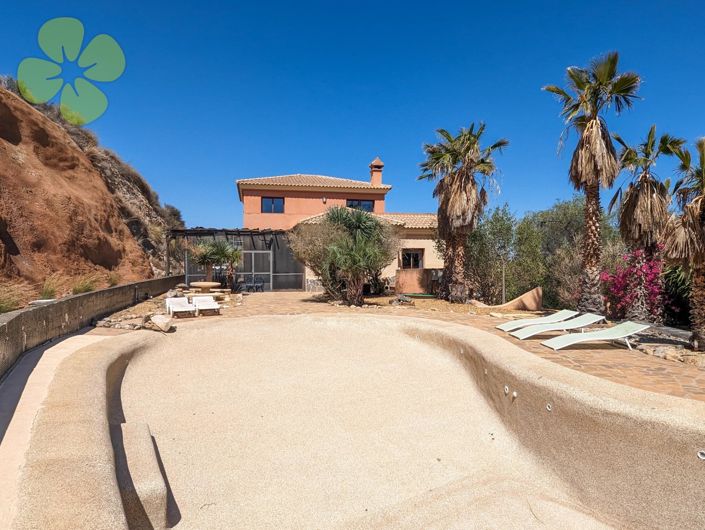 Image No.2-5 Bed Villa for sale