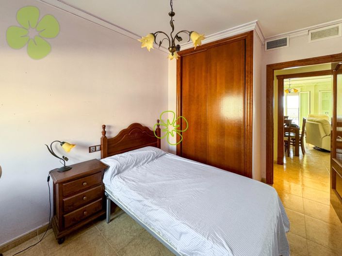 Image No.14-3 Bed Flat for sale