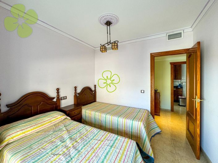 Image No.17-3 Bed Flat for sale