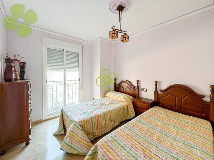 Image No.18-3 Bed Flat for sale