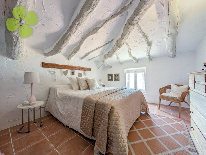 Image No.17-6 Bed Cortijo for sale