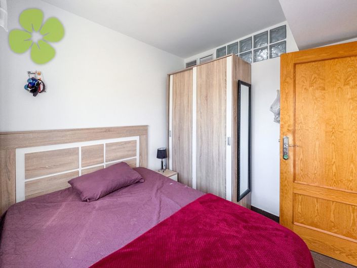 Image No.11-4 Bed Flat for sale