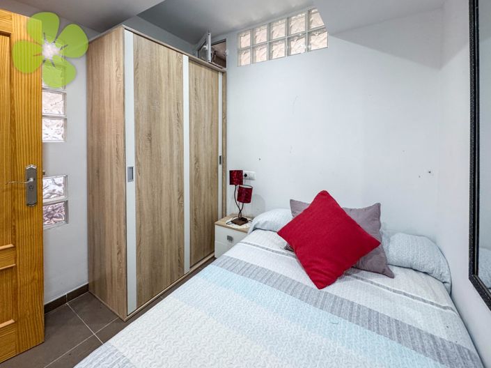 Image No.13-4 Bed Flat for sale