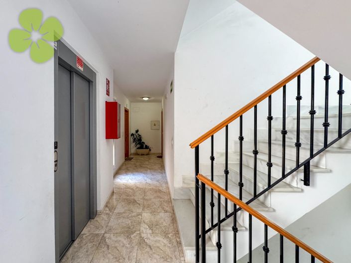 Image No.9-4 Bed Flat for sale