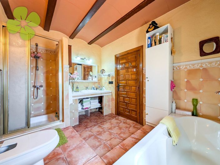 Image No.20-5 Bed Villa for sale