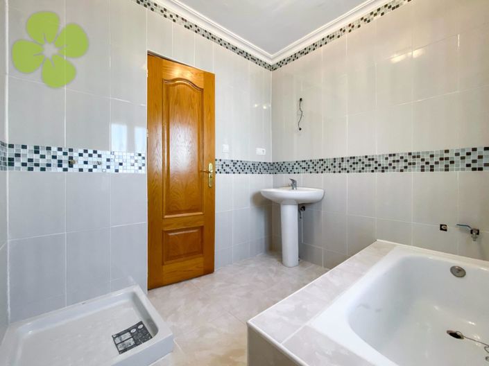 Image No.16-5 Bed Villa for sale