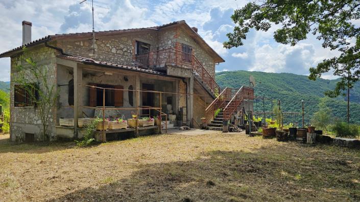 Image No.23-5 Bed Farmhouse for sale