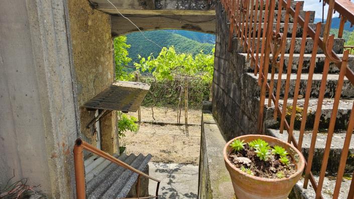 Image No.33-5 Bed Farmhouse for sale