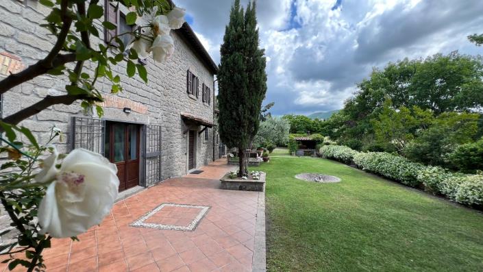 Image No.11-4 Bed Farmhouse for sale