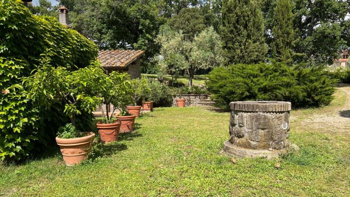 Image No.27-4 Bed Farmhouse for sale