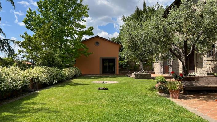 Image No.25-4 Bed Farmhouse for sale