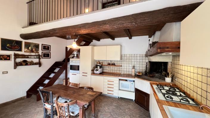 Image No.17-4 Bed Farmhouse for sale