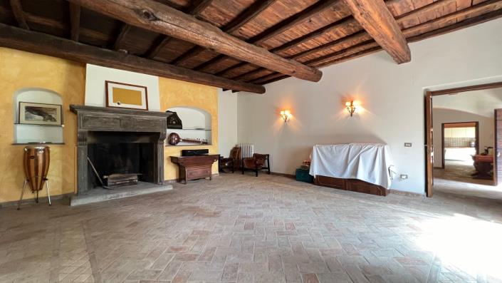 Image No.20-4 Bed Farmhouse for sale